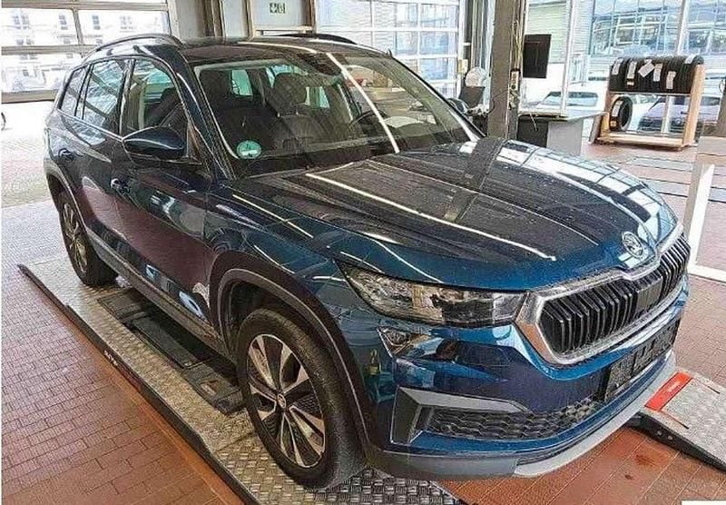 Modra lava/lava blau Gebraucht 2022 Skoda Kodiaq Tour SUV | 27.499 € (Superpreis) - Bild 1/4