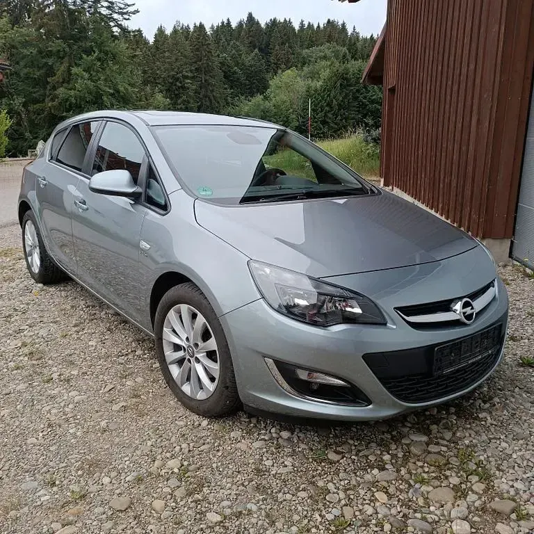 Gebraucht Opel Astra Active 131 PS (96 kW) 2013 Grau Limousine