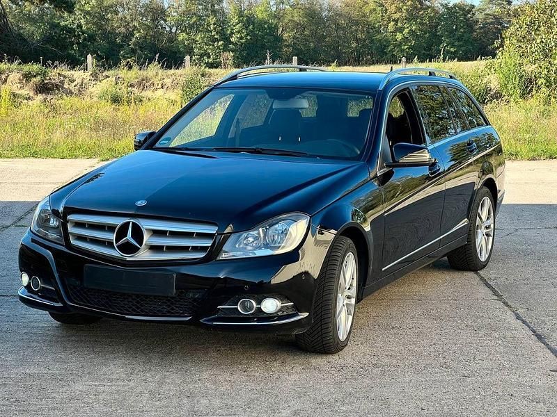 Schwarz Gebraucht 2012 Mercedes C200 Avantgarde Kombi | 8.600 € (Etwas zu teuer) - Bild 1/4