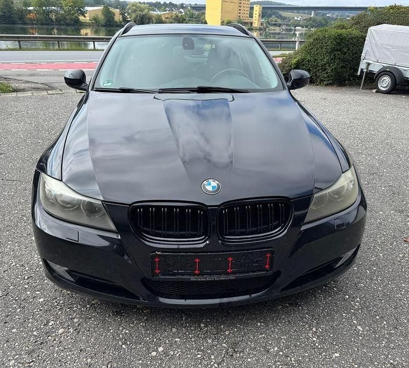 Schwarz Gebraucht 2012 BMW 320 Efficient Dynamics Kombi | 3.890 € (Guter Preis) - Bild 1/4