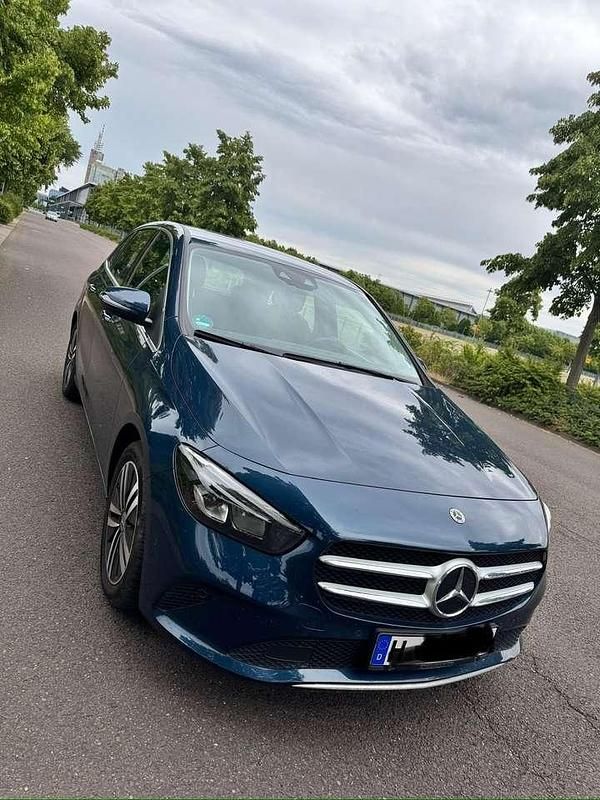 Blau Gebraucht 2020 Mercedes B200 Progressive Van / Kleinbus | 24.500 € (Fairer Preis) - Bild 1/4