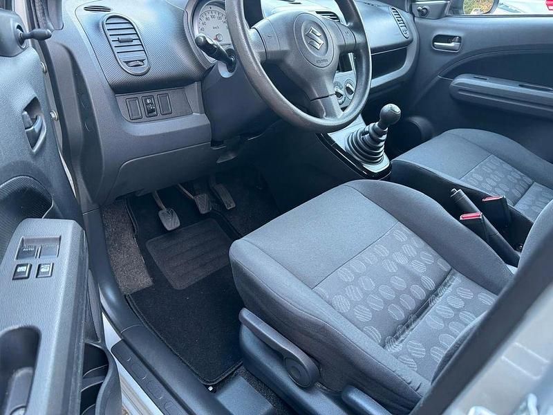 Gebraucht Suzuki Splash Basic 68 PS (50 kW) 2010 Silber Kleinwagen