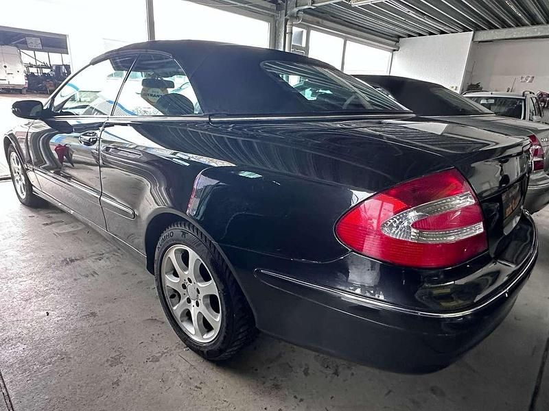 Gebraucht Mercedes CLK240 170 PS (125 kW) 2003 Obsidianschwarz  metalliclack Cabrio