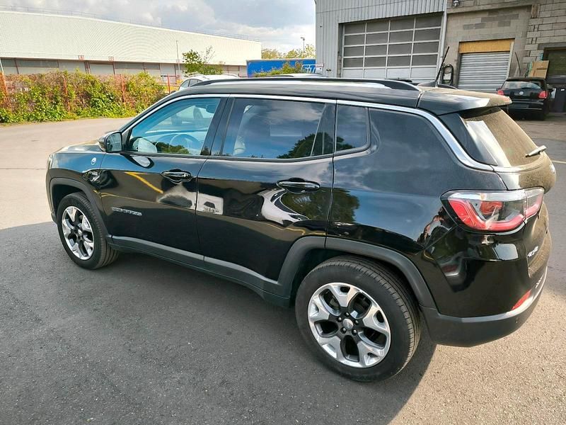 Second-hand Jeep Compass 140 CP (102 kW) 2018 Negru SUV