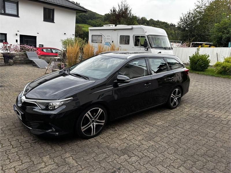 Schwarz Gebraucht 2017 Toyota Auris Touring Sports Kombi | 11.500 € (Fairer Preis) - Bild 1/4