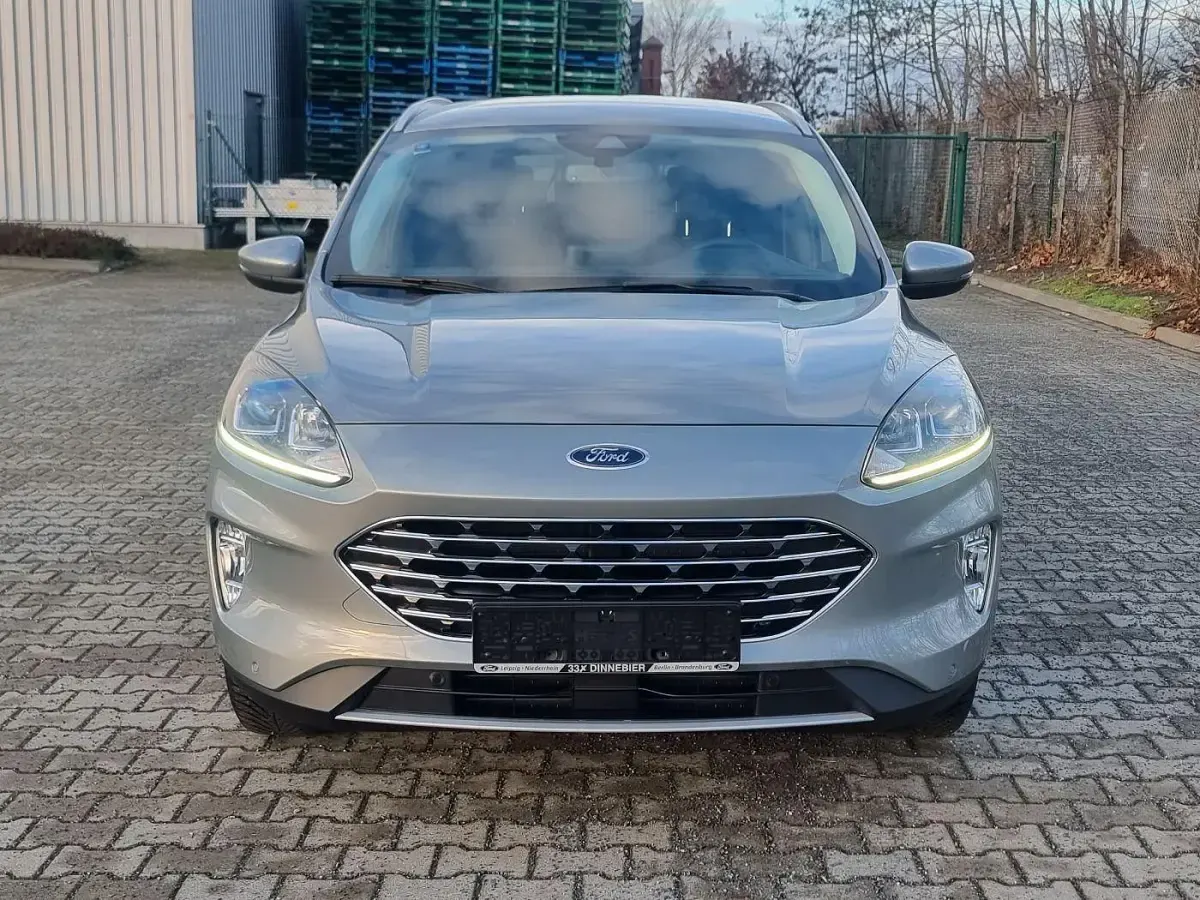 Gebraucht Ford Kuga Titanium 225 PS (165 kW) 2022 Silber (metallic) SUV