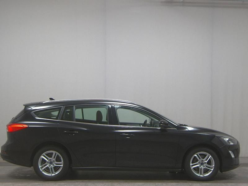 Obsidian schwarz Gebraucht 2022 Ford Focus Cool & Connect Kombi | 11.480 € (Guter Preis) - Bild 1/4