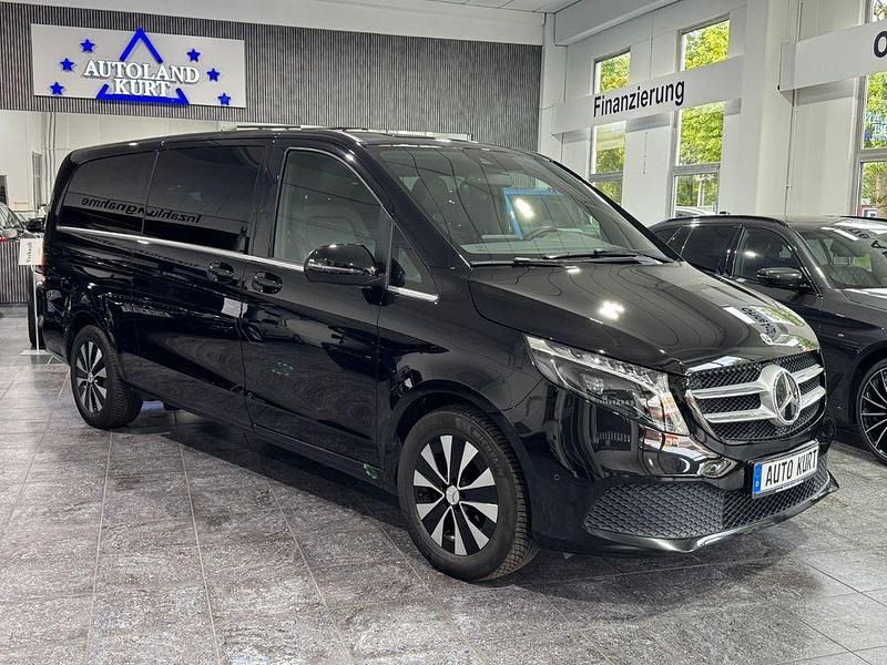 Schwarz Gebraucht 2023 Mercedes V300 Van / Kleinbus | 56.900 € (Superpreis) - Bild 1/4