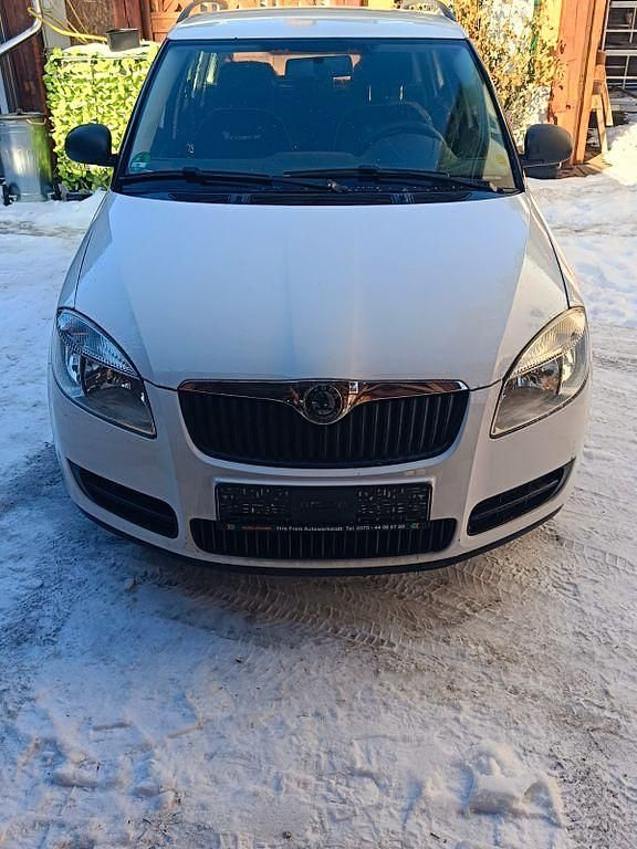 Weiß Gebraucht 2009 Skoda Fabia Kombi | 1.800 € (Guter Preis) - Bild 1/4