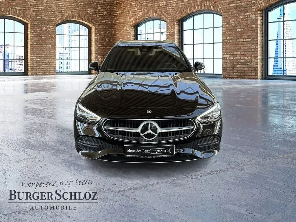 Gebraucht Mercedes C180 170 PS (125 kW) 2025 Metalliclack obsidianschwarz Kombi