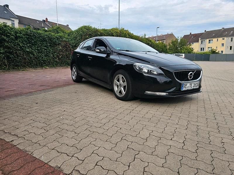 Schwarz Gebraucht 2016 Volvo V40 Limousine | 7.200 € - Bild 1/4