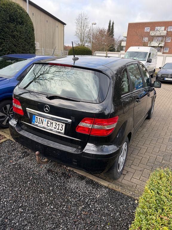 Gebraucht Mercedes B180 116 PS (85 kW) 2010 Schwarz Van / Kleinbus