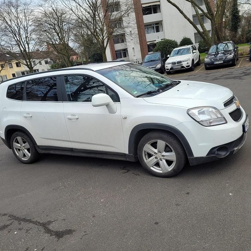 Gebraucht Chevrolet Orlando 162 PS (119 kW) 2012 Weiß Van / Kleinbus