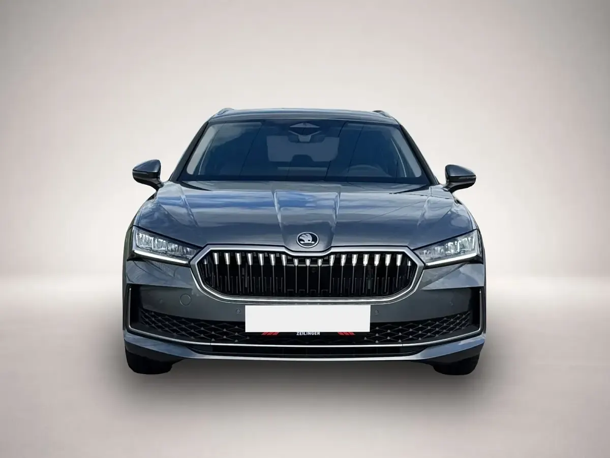 Gebraucht Skoda Superb 150 PS (110 kW) 2026 Grau Kombi