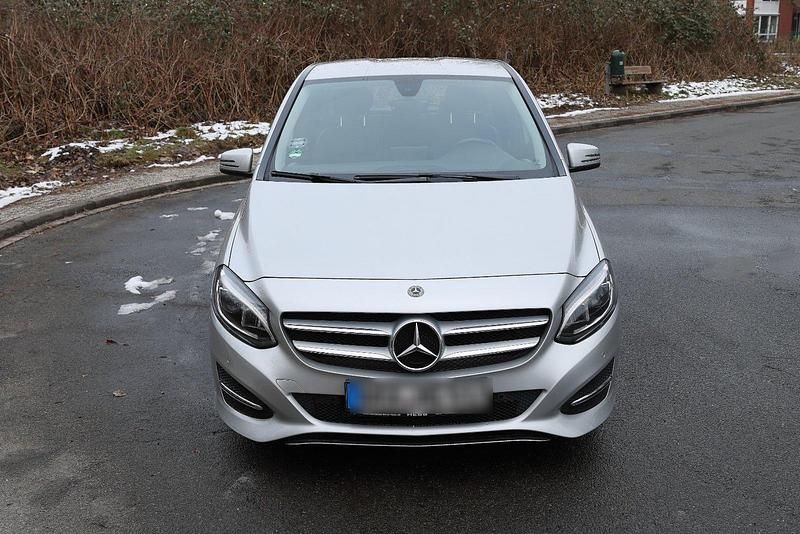 Gebraucht Mercedes B180 Style 108 PS (79 kW) 2017 Silber Van / Kleinbus