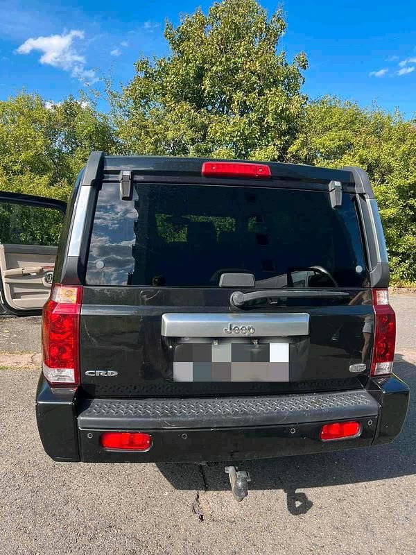 Second-hand Jeep Commander 200 CP (147 kW) 2007 Negru SUV