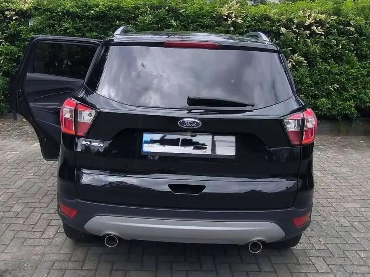 Gebraucht Ford Kuga Titanium 150 PS (110 kW) 2017 Schwarz SUV