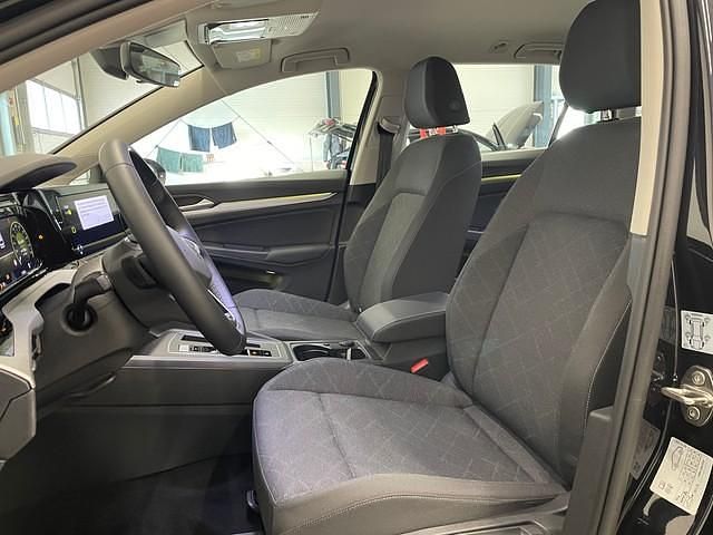 Gebraucht VW Golf VIII Life 131 PS (96 kW) 2023 Schwarz Kombi