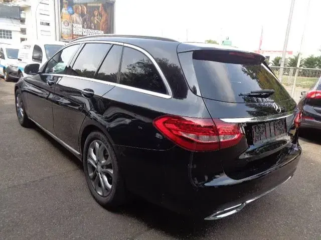 Gebraucht Mercedes C180 Avantgarde 156 PS (114 kW) 2015 Schwarz Kombi