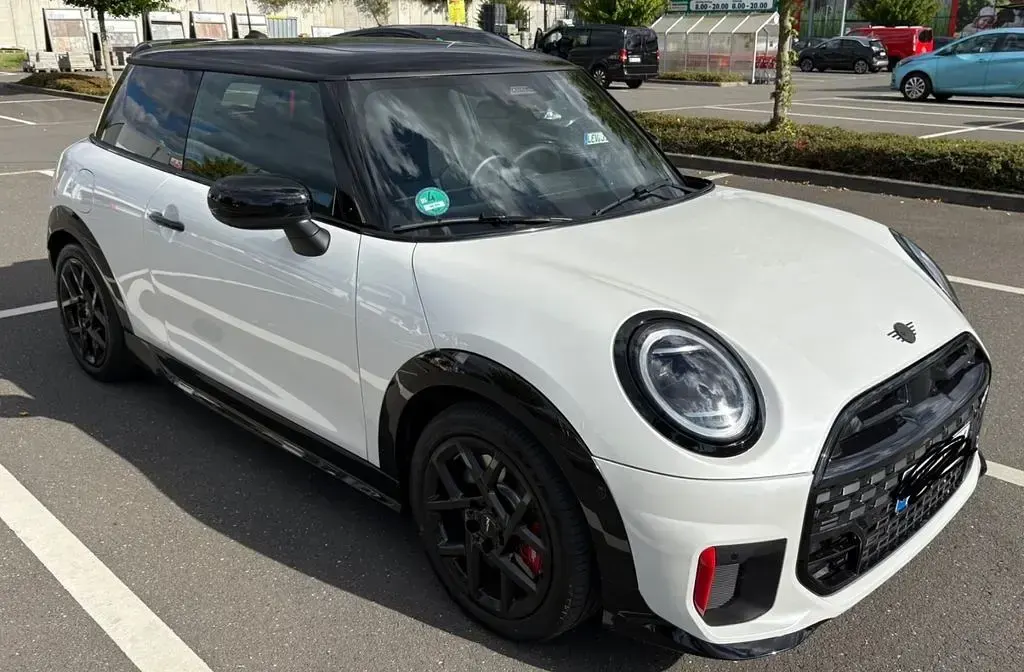 Używany Mini John Cooper Works 231 KM (169 kW) 2025 Biały Hatchback