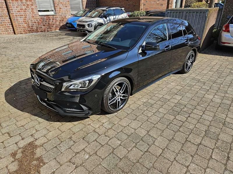 Schwarz Gebraucht 2019 Mercedes CLA200 Shooting Brake AMG line Kombi | 25.000 € (Etwas zu teuer) - Bild 1/4