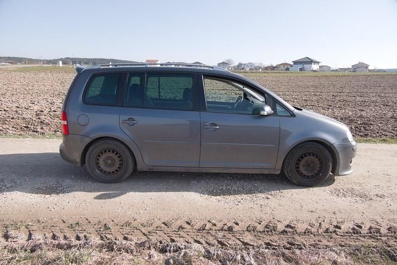 Gebraucht VW Touran 105 PS (77 kW) 2005 Grau Van / Kleinbus