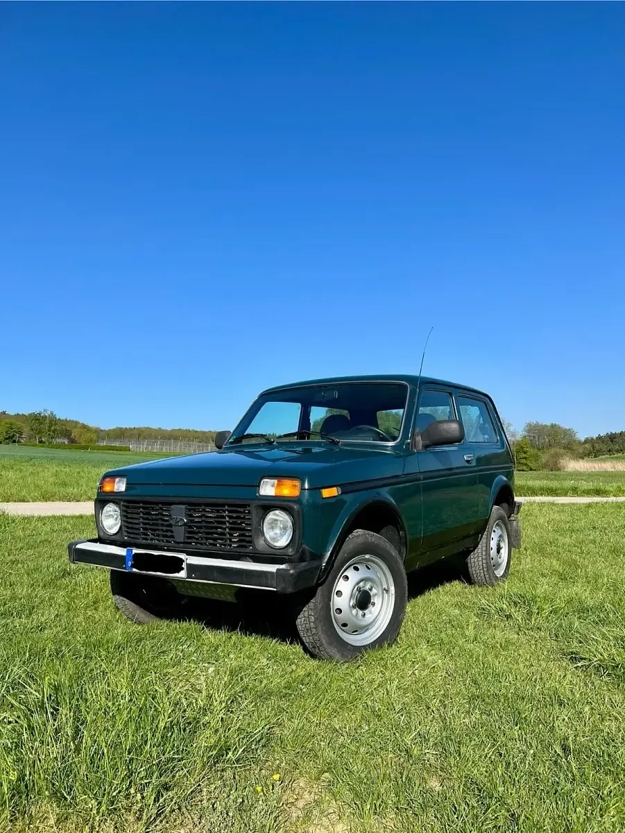 Second-hand Lada niva 82 CP (60 kW) 2010 Verde SUV