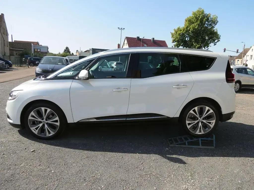 Gebraucht Renault Scénic IV Intens 132 PS (97 kW) 2018 Weiss "nacre" Van / Kleinbus