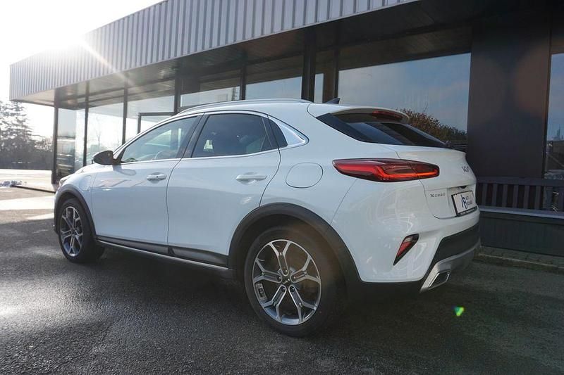 Gebraucht Kia XCeed Spirit 141 PS (103 kW) 2022 Weiß SUV