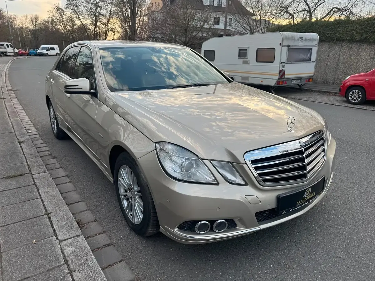 Gebraucht Mercedes E350 Elegance 292 PS (214 kW) 2010 Gold Limousine