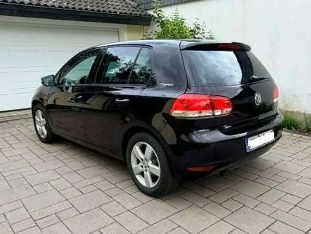 Gebraucht VW Golf VI Team 105 PS (77 kW) 2010 Schwarz Kleinwagen