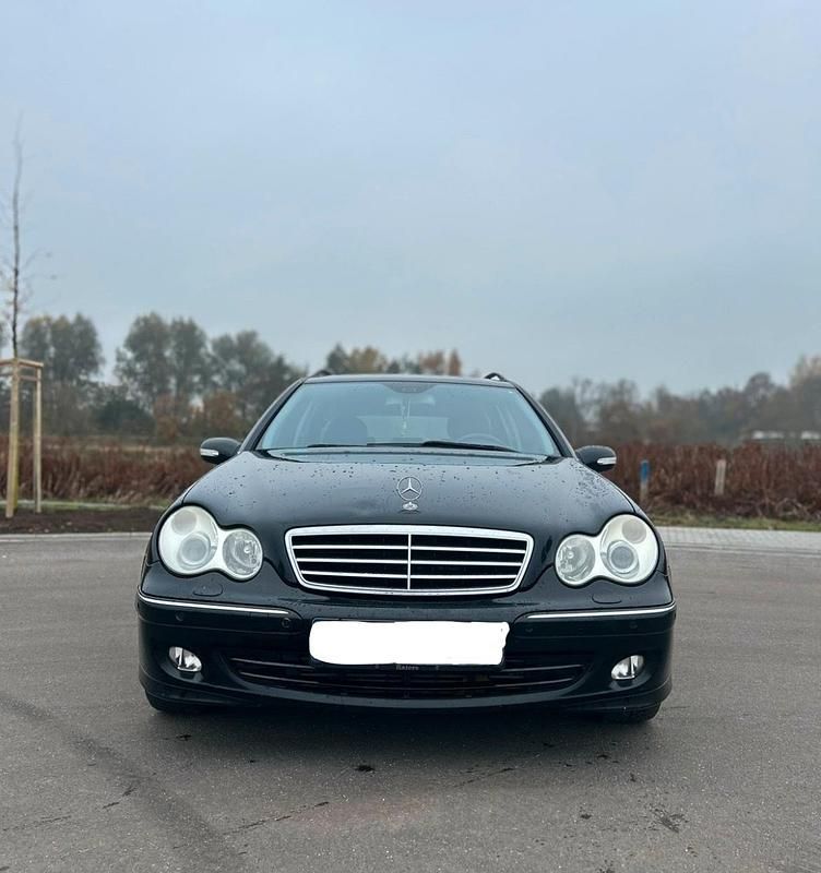 Schwarz Gebraucht 2004 Mercedes C220 Avantgarde Limousine | 3.350 € (Fairer Preis) - Bild 1/4