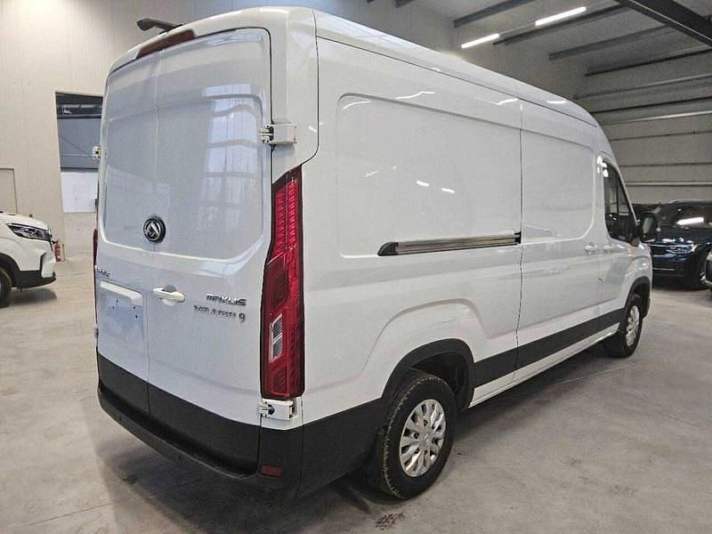 Second-hand Maxus V90 147 CP (108 kW) 2024 Alb Van