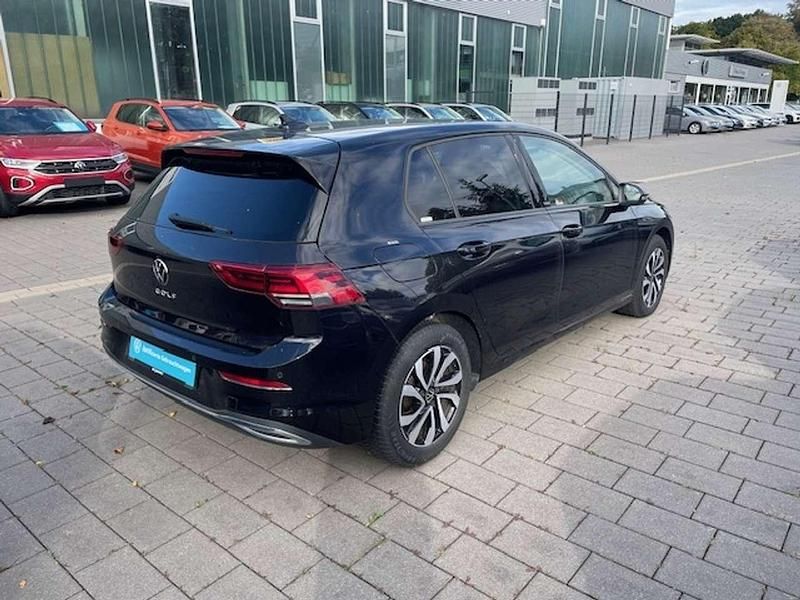 Gebraucht VW Golf VIII Active 150 PS (110 kW) 2021 Schwarz metallic Limousine