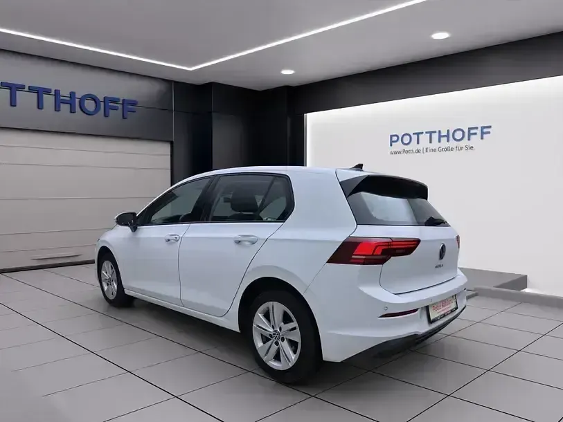 Gebraucht VW Golf VIII Life 116 PS (85 kW) 2024 Weiß Limousine
