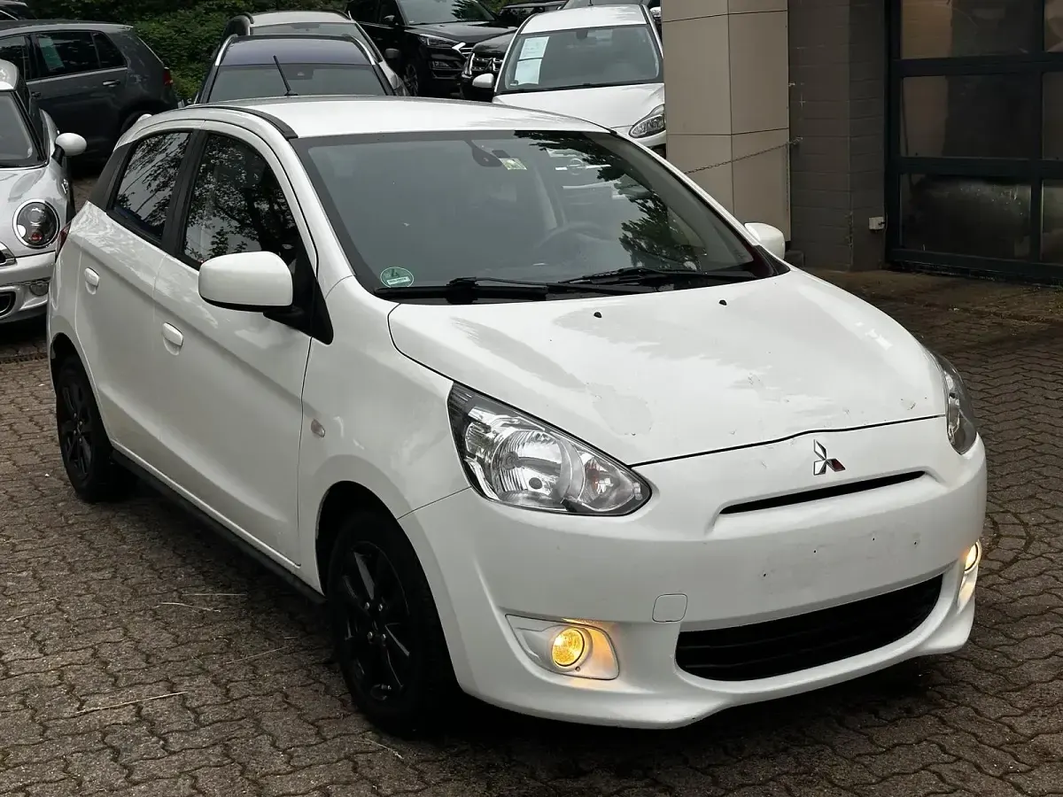 Begagnad Mitsubishi Space Star 80 HK (58 kW) 2016 Vit Halvkombi