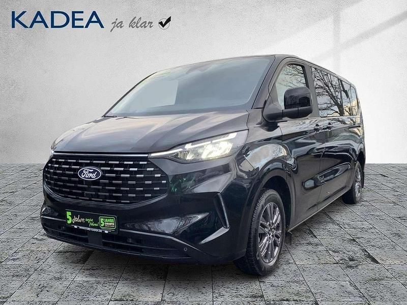 Gebraucht Ford Tourneo Titanium 136 PS (100 kW) 2025 Obsidianschwarz metallic Van / Kleinbus