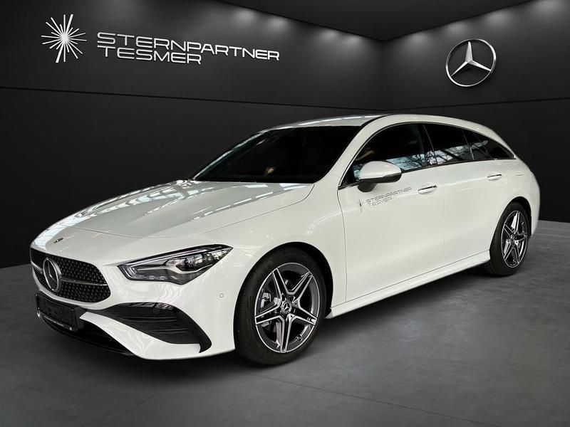Digitalweiß Gebraucht 2024 Mercedes CLA180 Shooting Brake AMG Kombi | 33.333 € - Bild 1/3