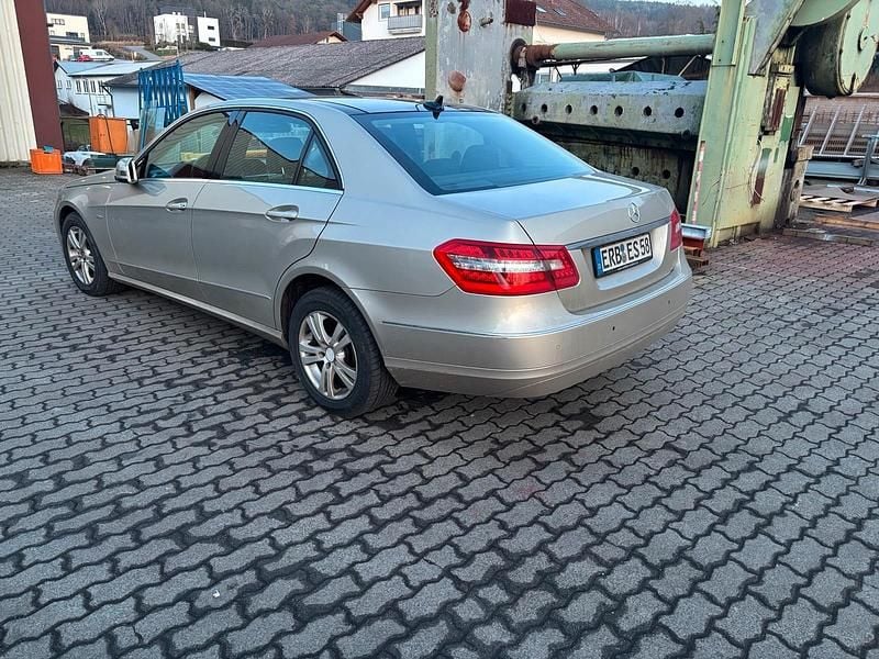 Gebraucht Mercedes E220 170 PS (125 kW) 2011 Limousine