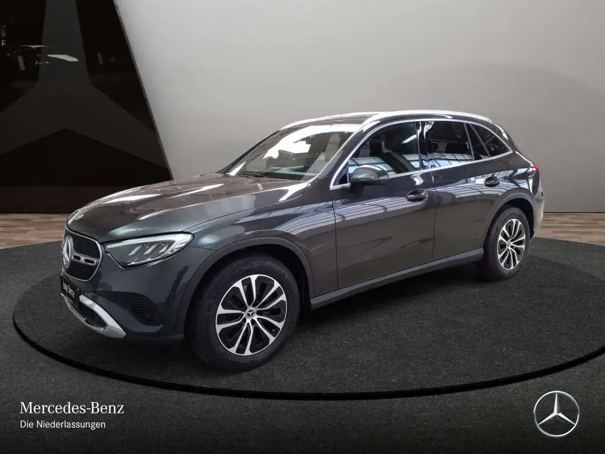 Gebraucht Mercedes GLC200 Avantgarde 204 PS (150 kW) 2025 Grau SUV