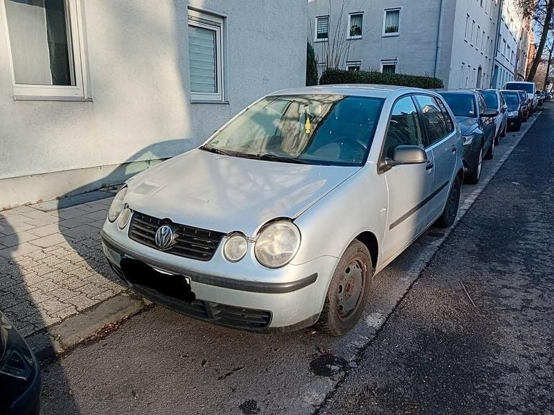 Grau Gebraucht 2004 VW Polo Limousine | 700 € (Superpreis) - Bild 1/4