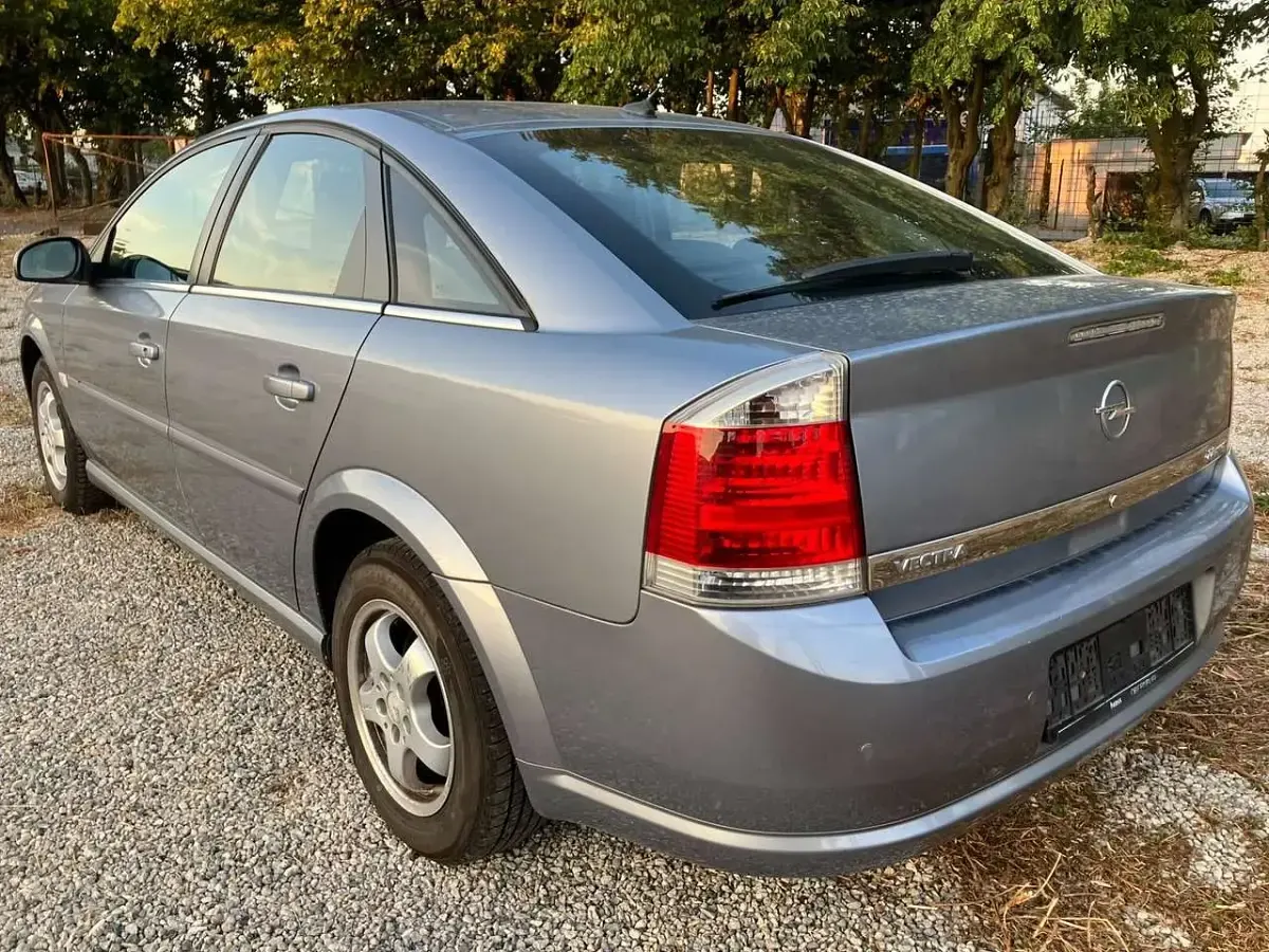 Gebraucht Opel Vectra Edition 155 PS (114 kW) 2005 Lichtsilber m2 Limousine