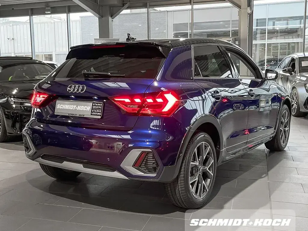 Neu Audi A1 Basis 116 PS (85 kW) 2026 Navarrablau metallic SUV
