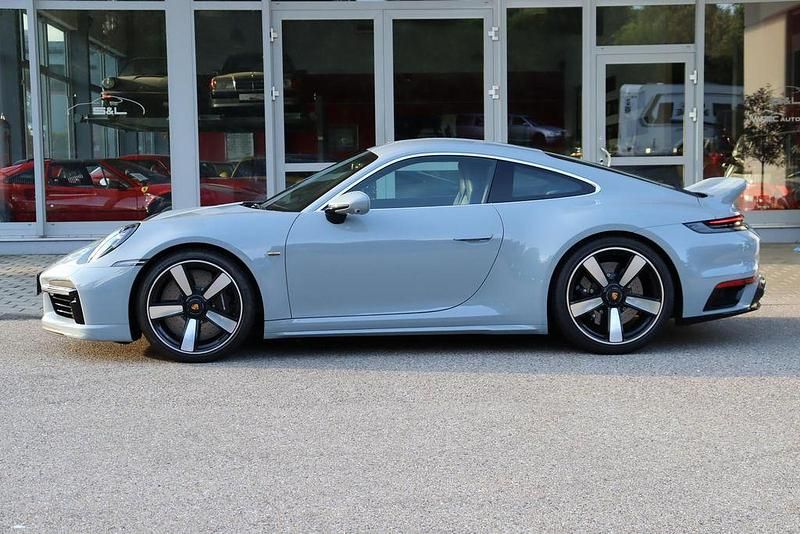 Gebraucht Porsche 992 Sport 551 PS (405 kW) 2023 Grau Coupé
