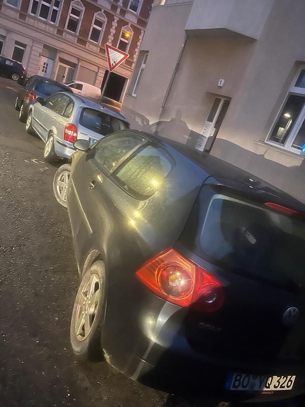 Blau Gebraucht 2004 VW Golf V Kleinwagen | 700 € (Guter Preis) - Bild 1/4