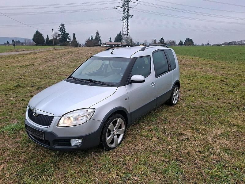 Grau Gebraucht 2007 Skoda Roomster Scout Kombi | 2.350 € - Bild 1/4