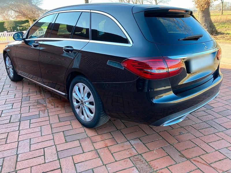 Gebraucht Mercedes C220 Exclusive 194 PS (142 kW) 2019 Schwarz Kombi