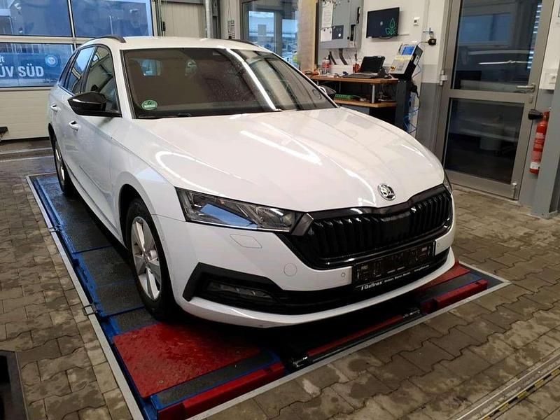 Gebraucht Skoda Octavia Clever 204 PS (150 kW) 2021 Weiß Kombi