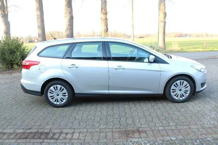Gebraucht Ford Focus Trend 101 PS (74 kW) 2017 Silber Kombi