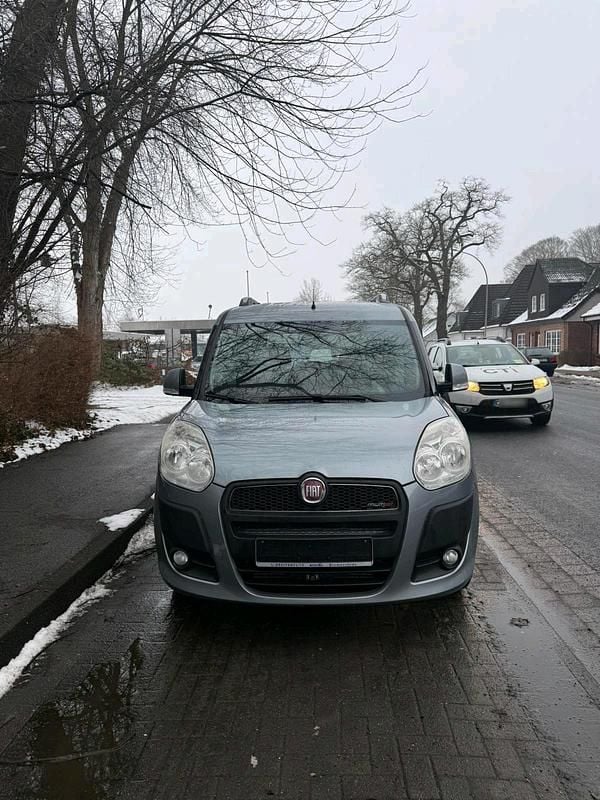 Gebraucht Fiat Doblò 90 PS (66 kW) 2012 Silber Van / Kleinbus